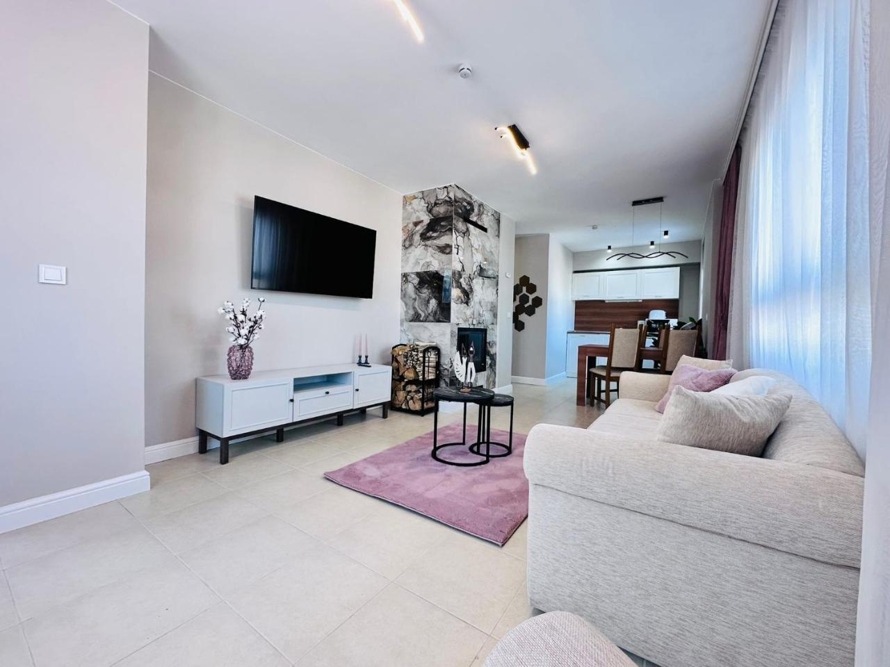 Elegance28 Stylish Mountain Retreat In Bansko by Flat Manager