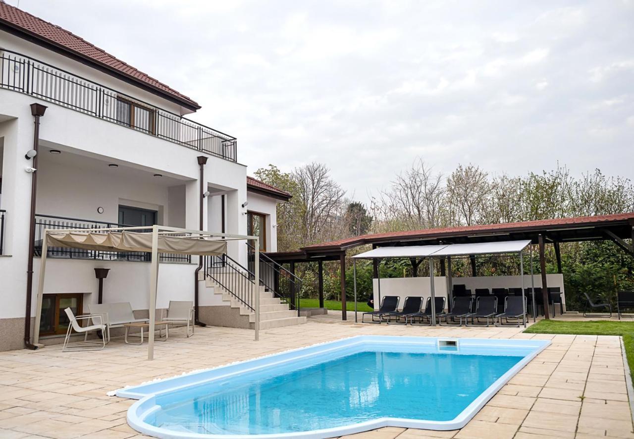Private Villa With 5bd, Pool & Stunning Sea Views by Flat Manager