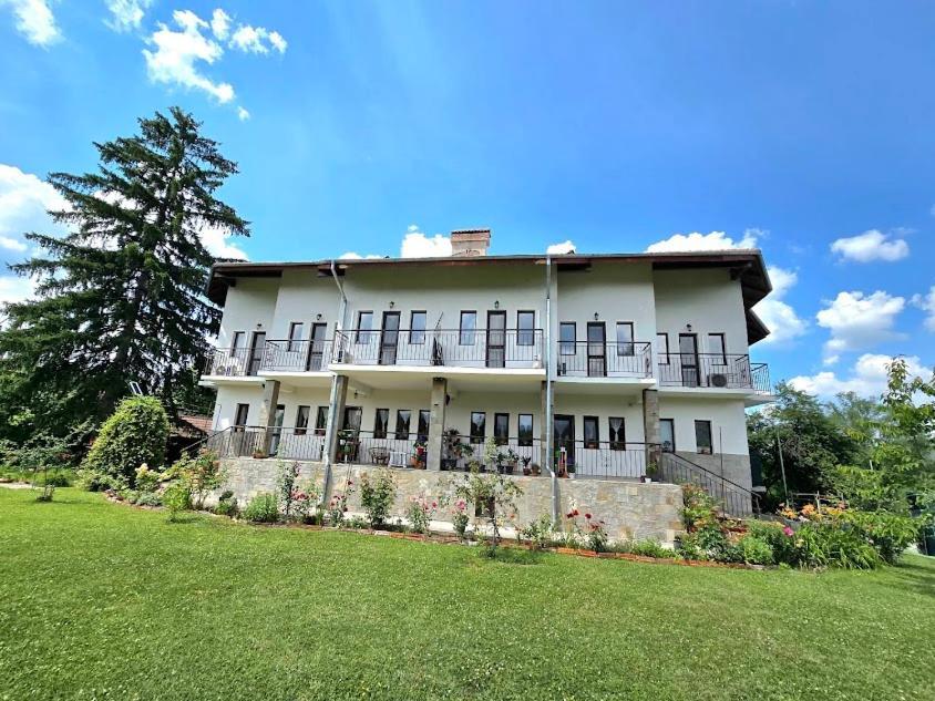 Stai Za Gosti Zhivel