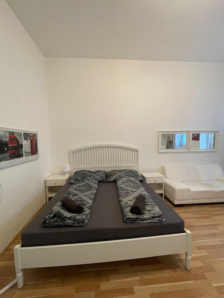 Cozy Studio Apt Near Rathausplatz