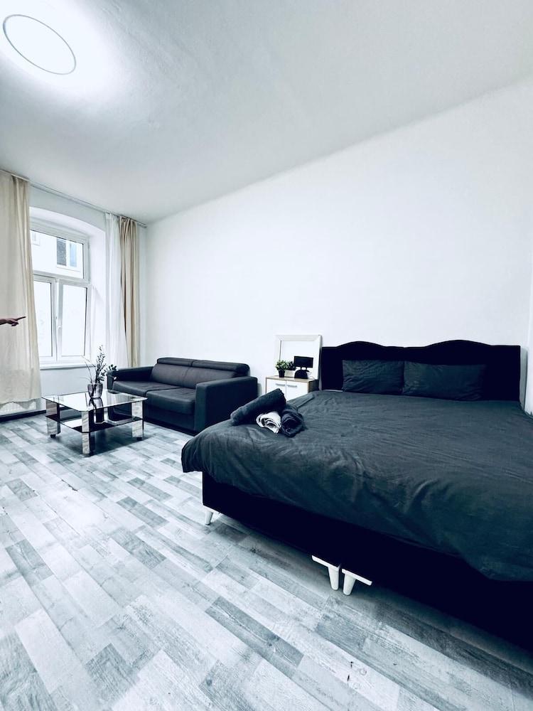Beautiful Studio Apt Near Rathausplatz