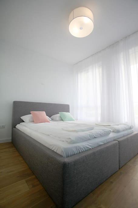 Modern Turquoise Apartment/free Wifi