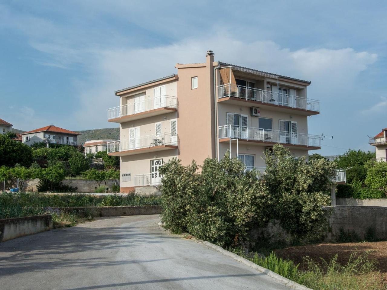 Apartment In Seget Donji With Terrace