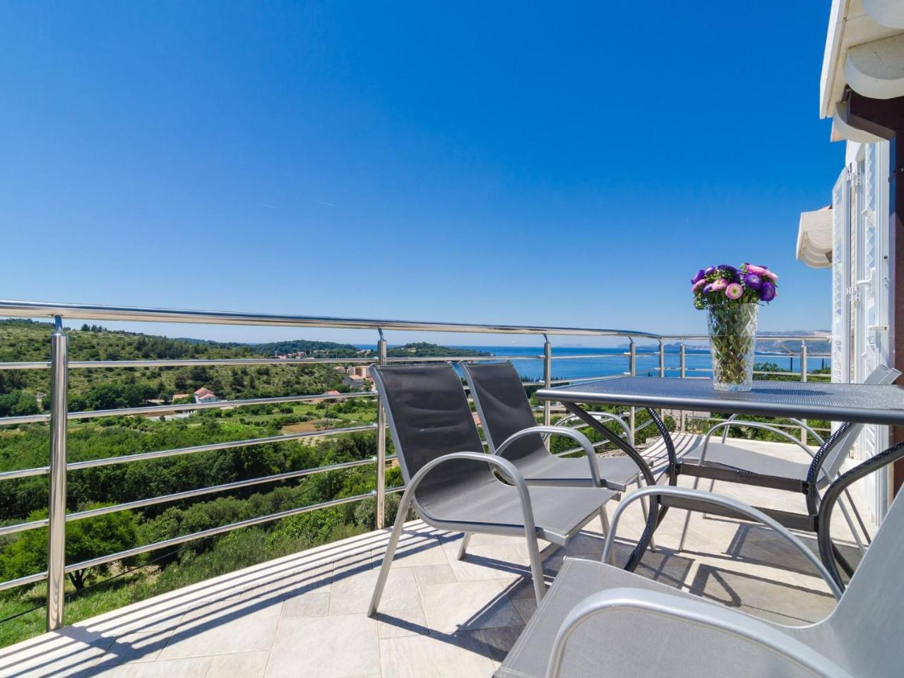 Apartment Feel Phili Two Bedroom Apartment With Balcony & Sea View