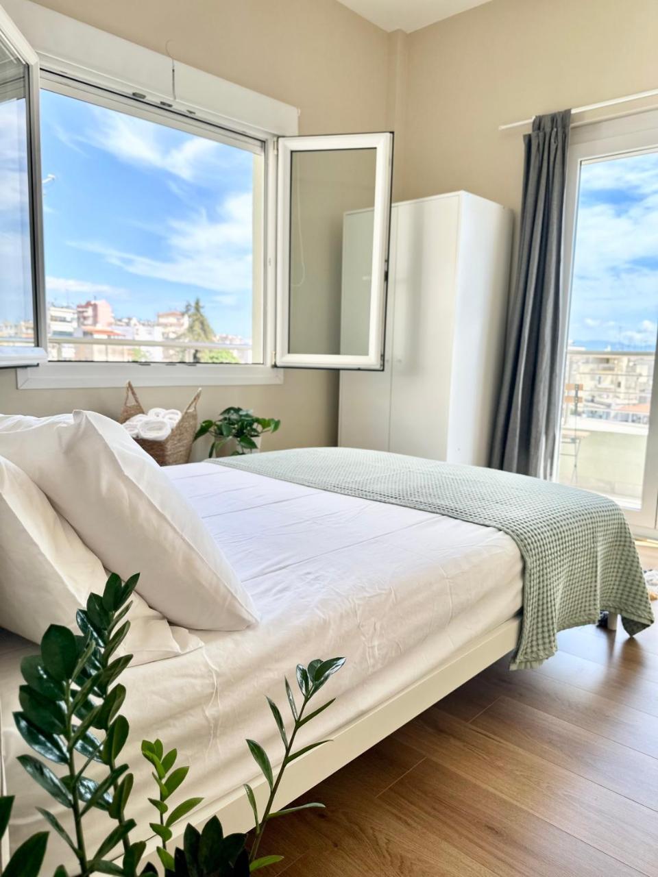 2 Doors Luxury by The Sea, Easy Parking