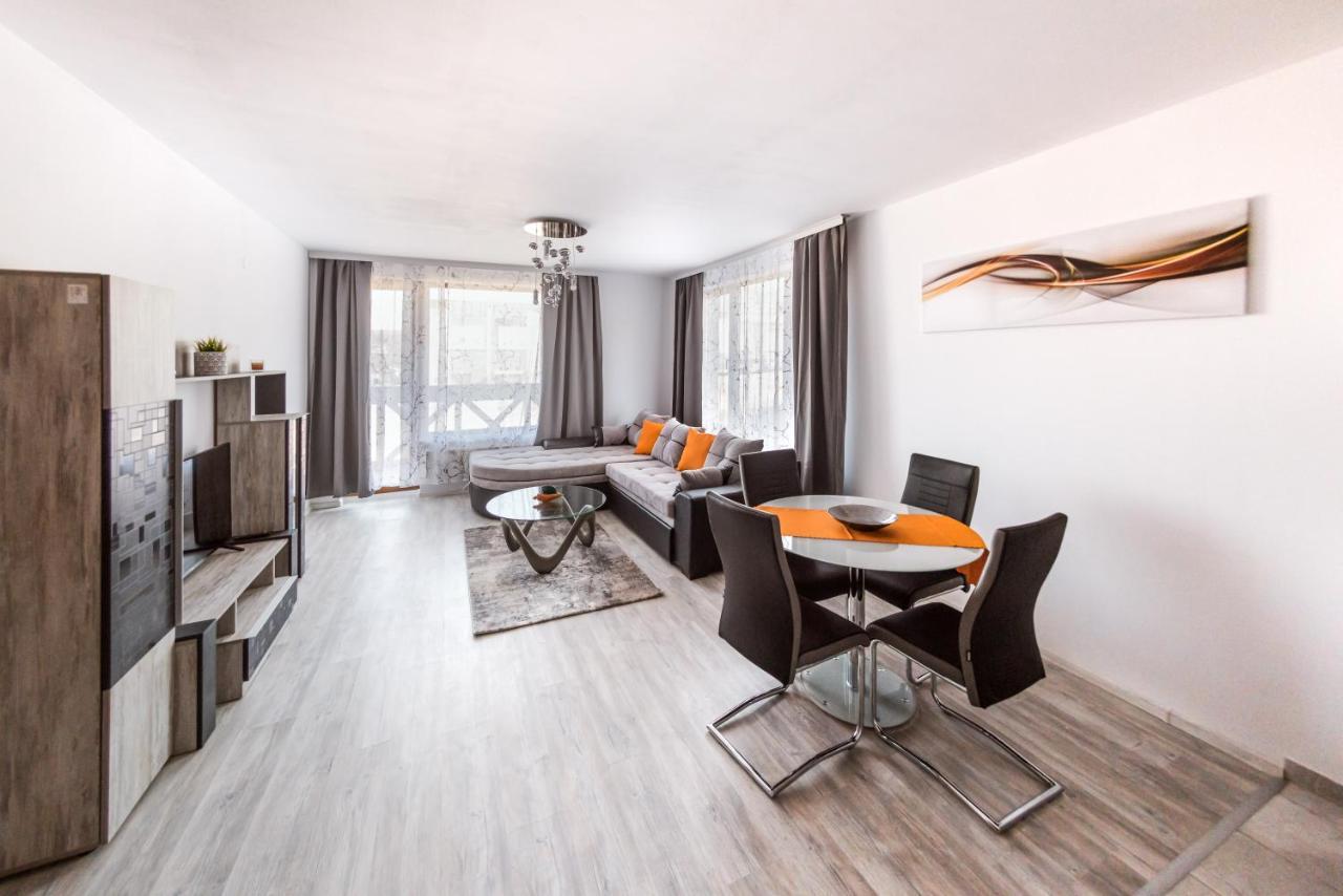 Next To Gondola Stylish & Charming Apartment