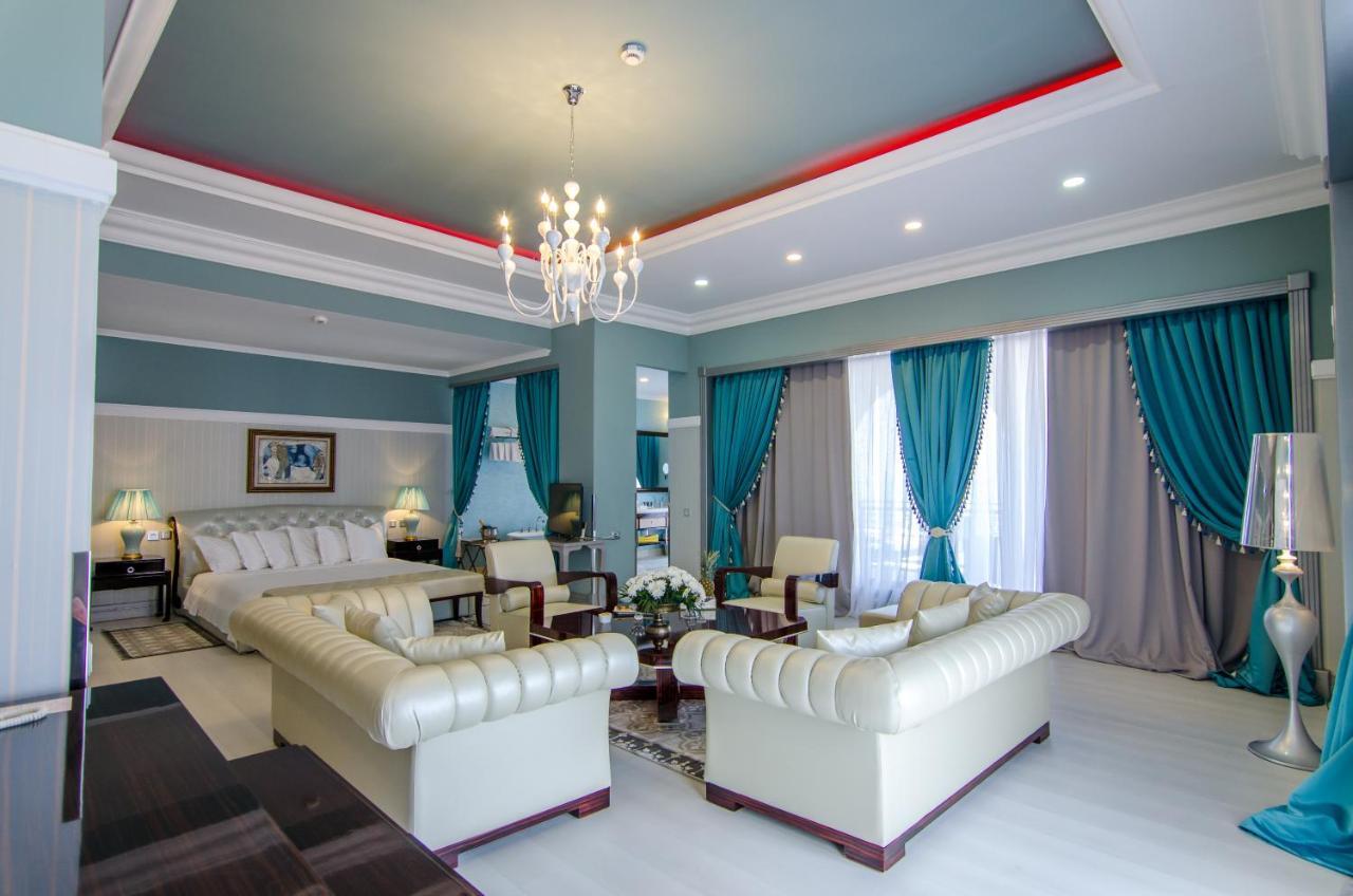 Phoenicia Boutique .