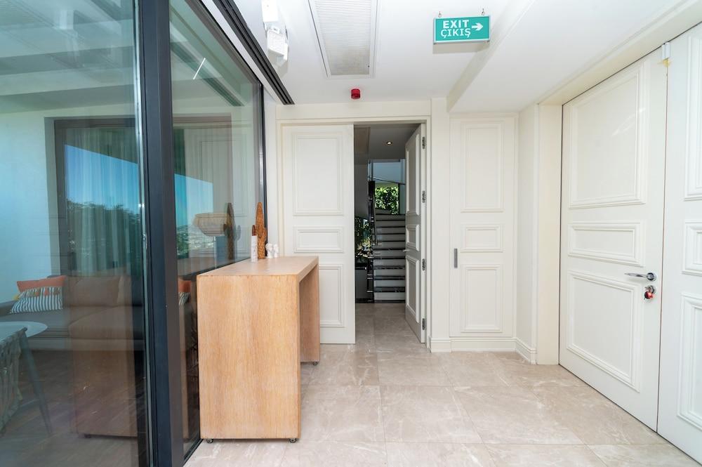 Marinhill High Luxury Property