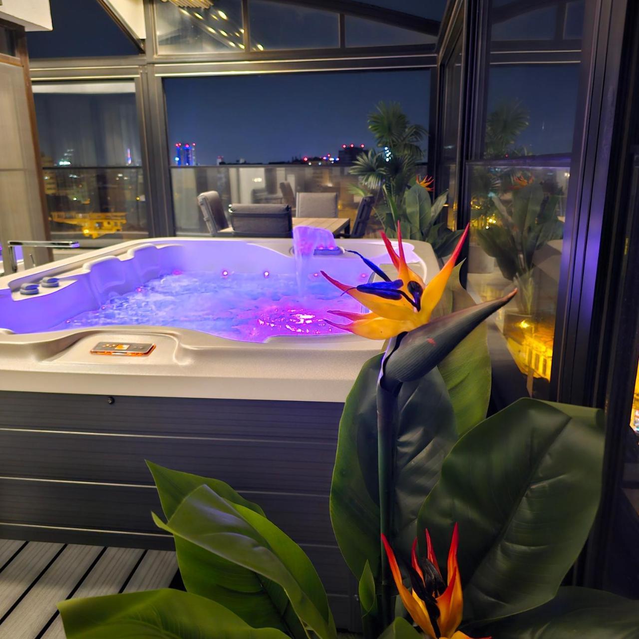 Crown Penthouse Luxurious, Spa & Vista