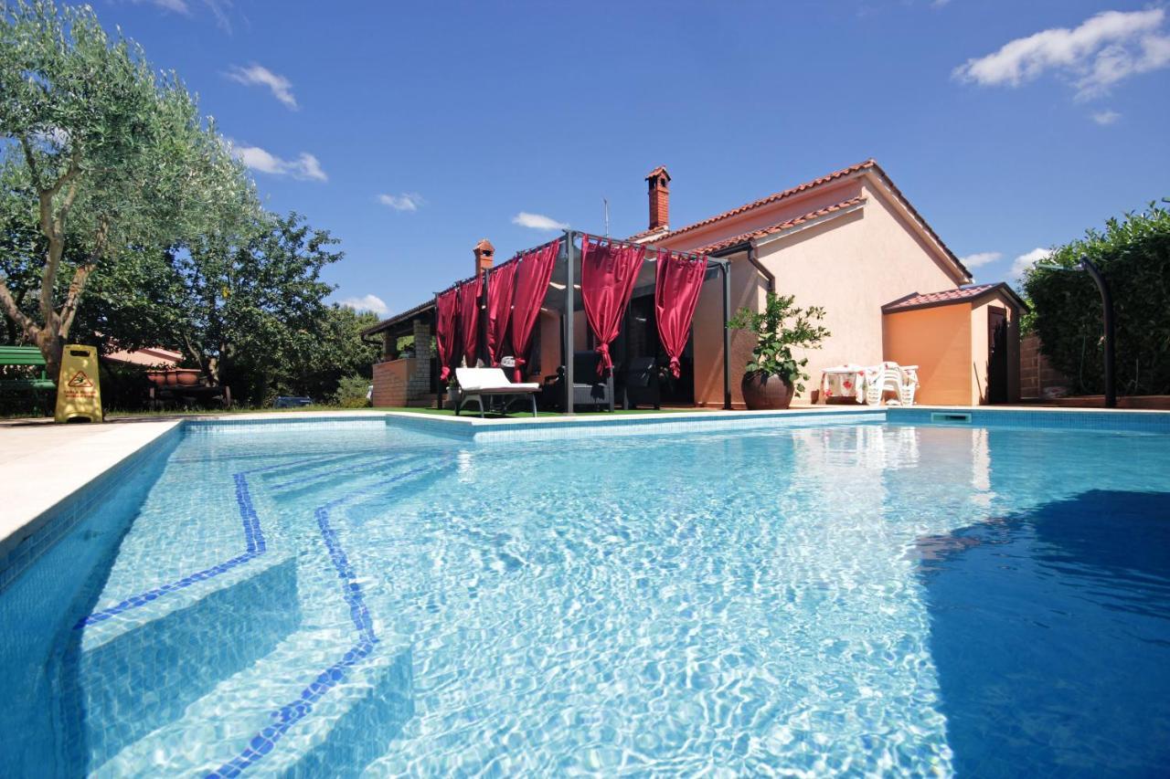 Apartments Mirna