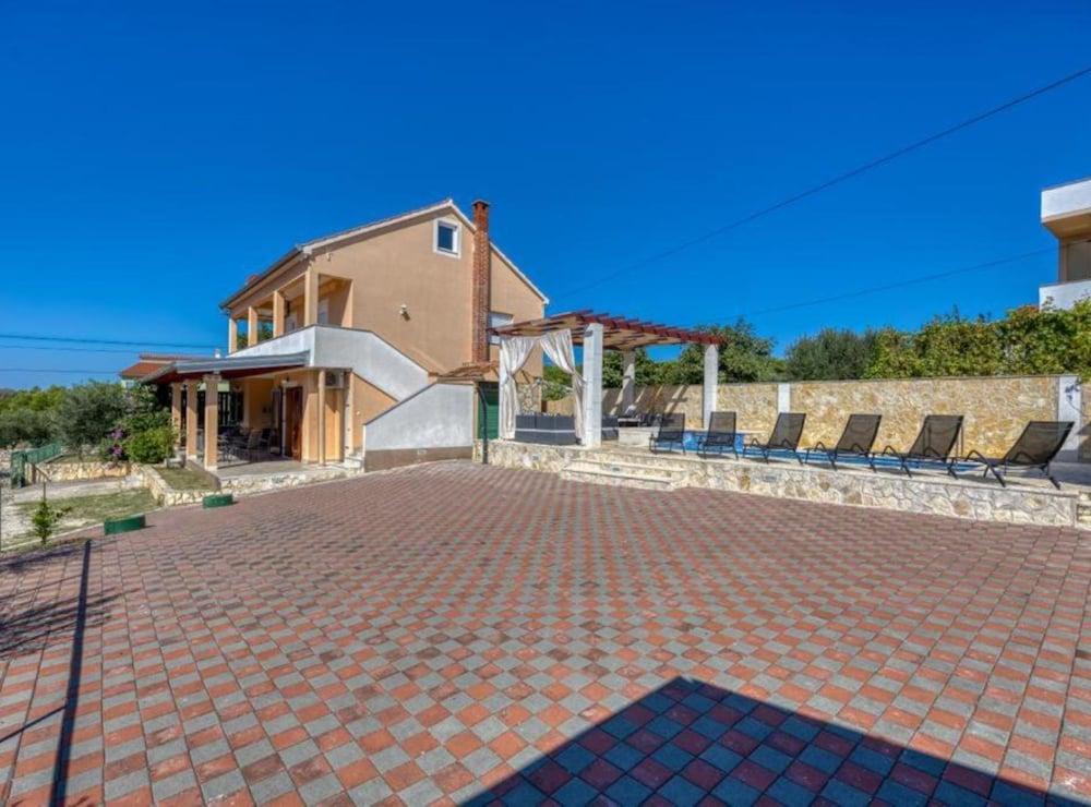 Villa Lara With Pool & Sea View
