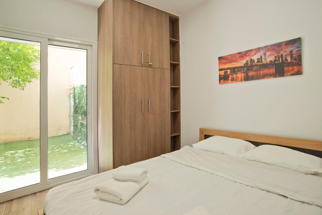Marine Cocoon & Terrace Modern Apt, Private Garden