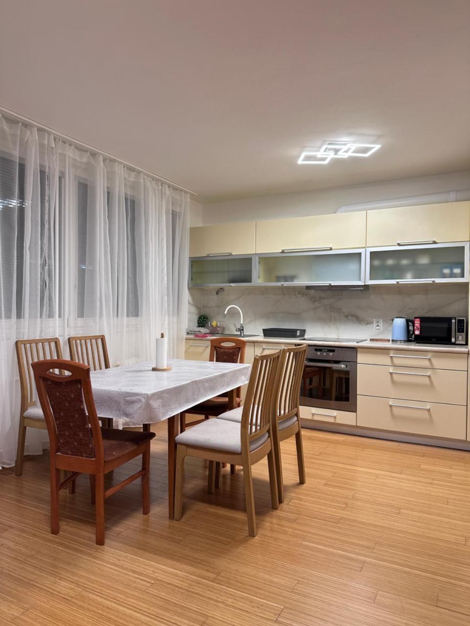 Cozy City Stay - Central Apartment