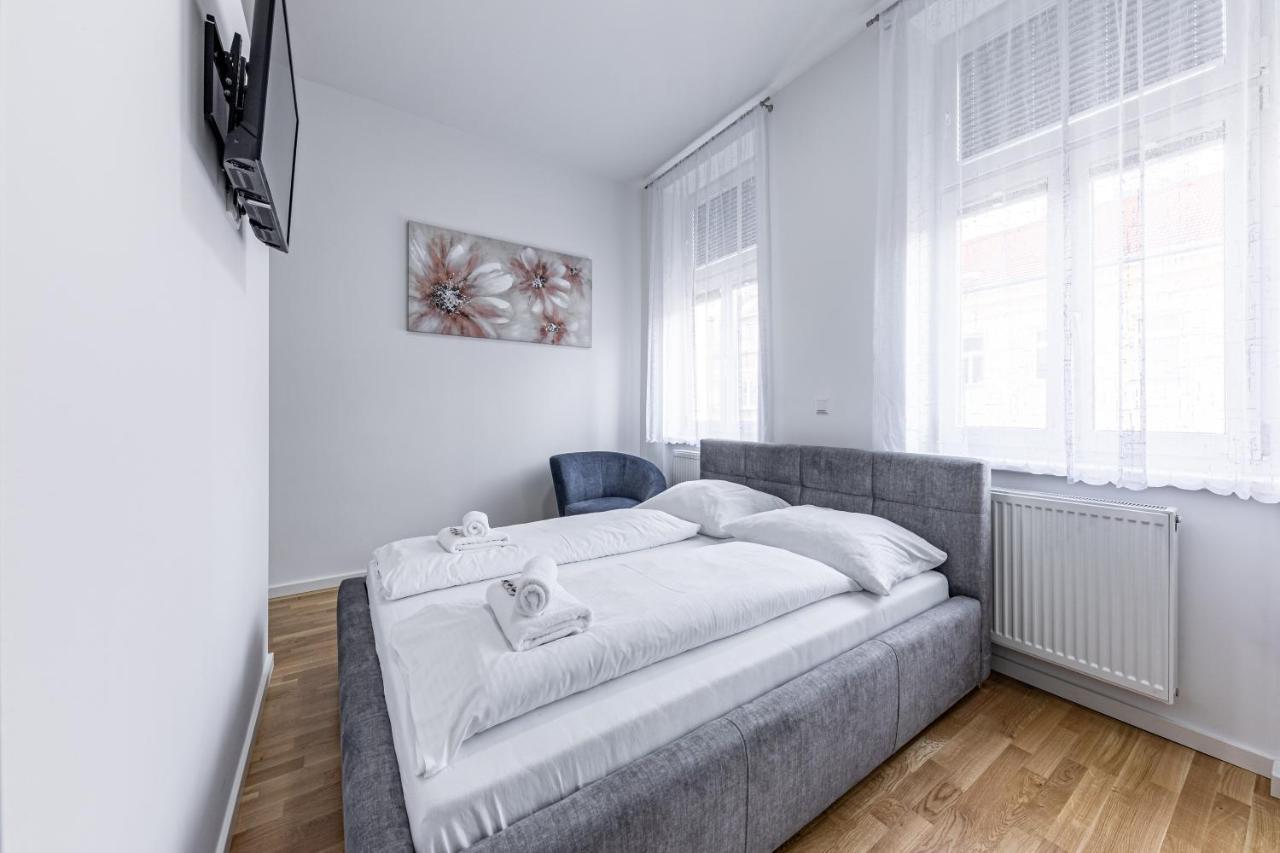 Compact Luxury by Jr City Apartments