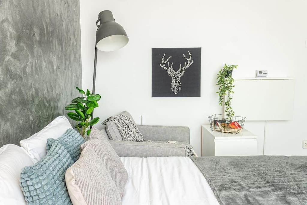 Cosy Nest M & N Condos