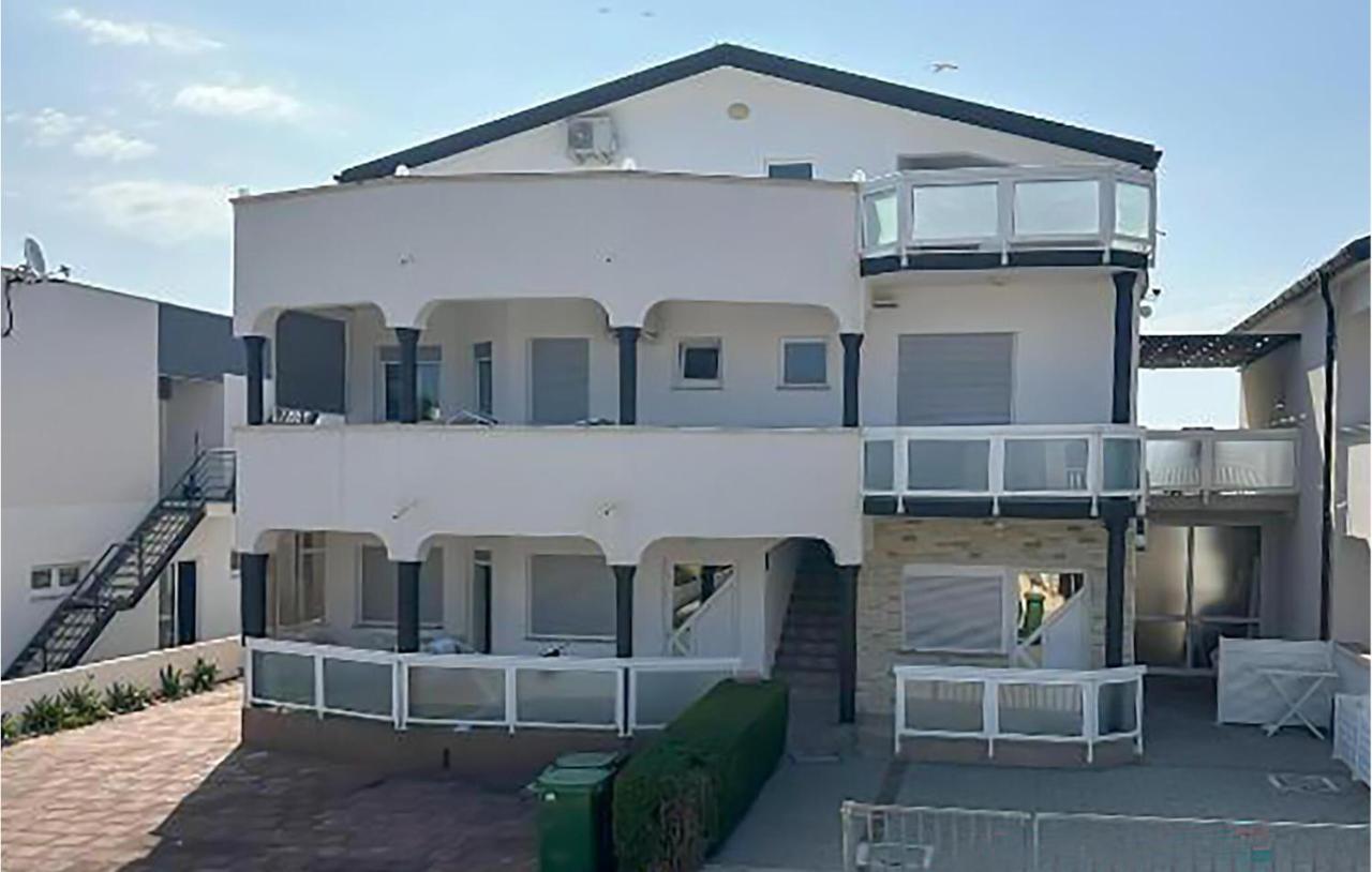 1 Bedroom Lovely Apartment In Vir