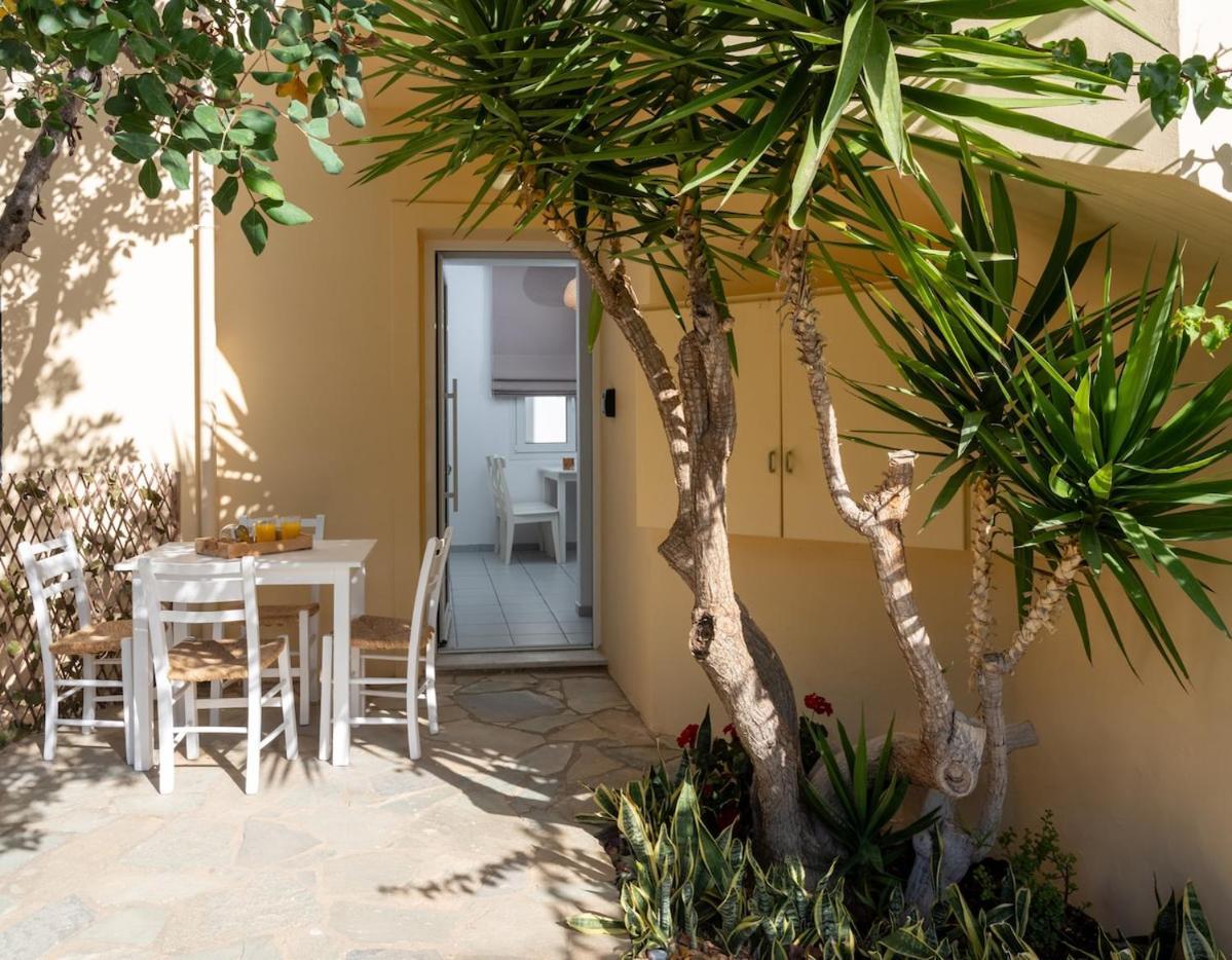 1br Renovated Apartment by The Sea