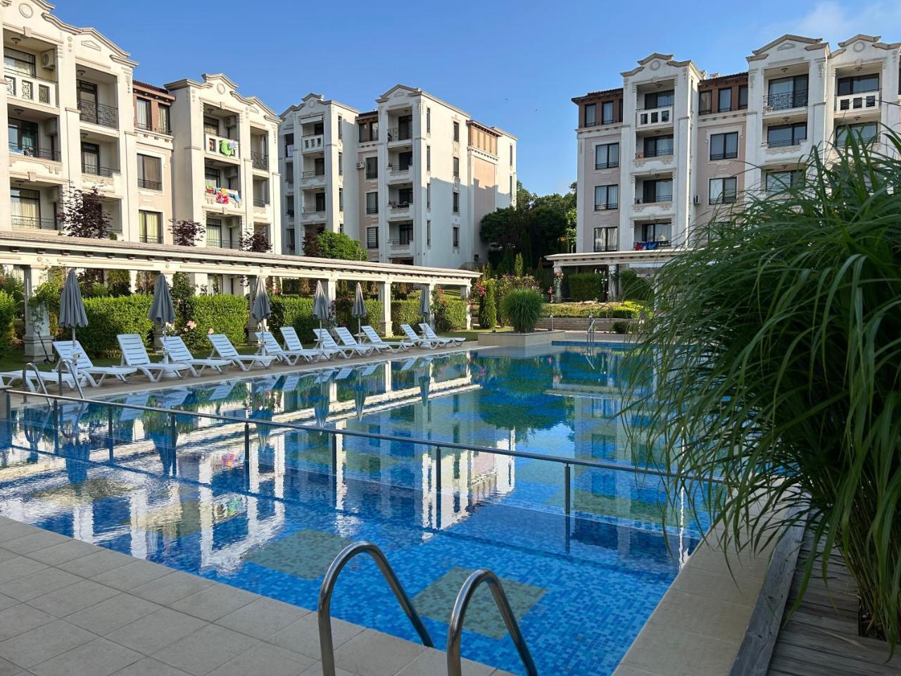 Dizainersko Studio ,smokinq,sozopol,5 Zvezden Zatvoren Kompleks,4 Baseina,1va Liniq More