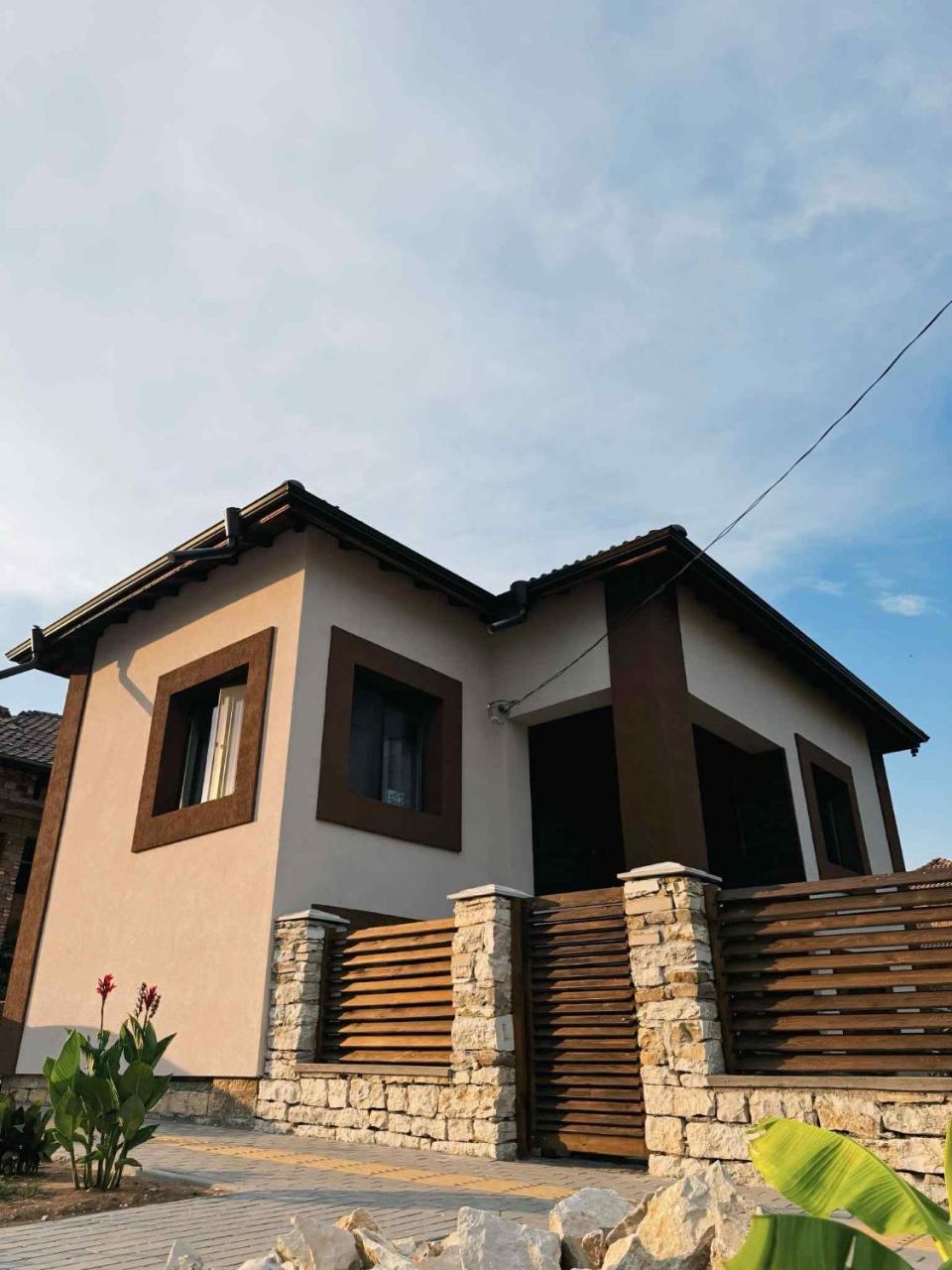 Kyshta Za Gosti Harmoniq Lukovit