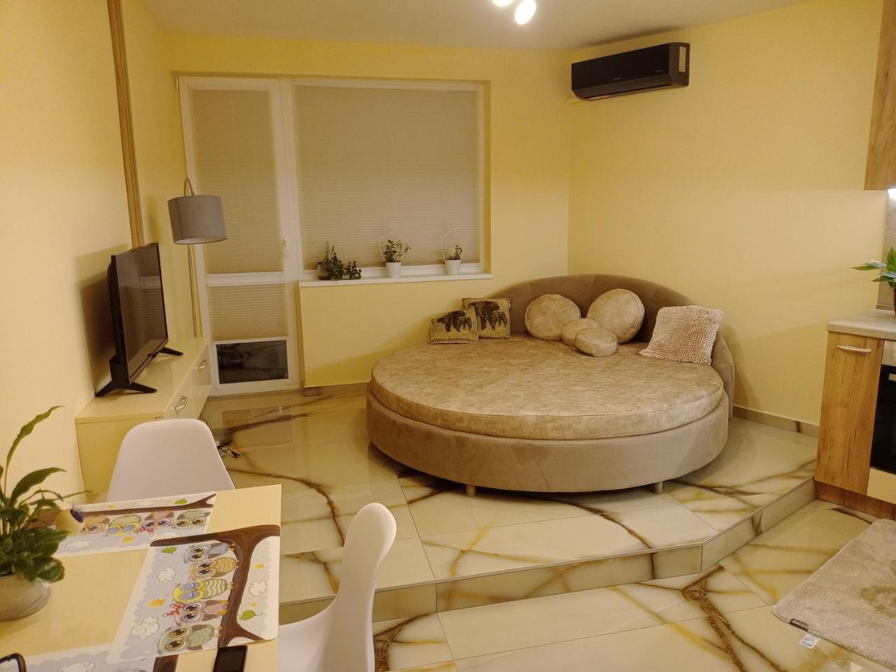 Red Square Boutique Apartment