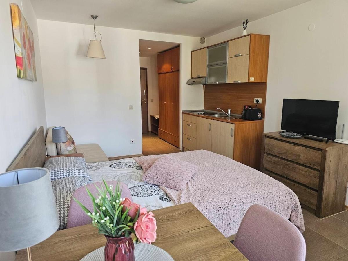 Cozy Studio 125 In Villa Park
