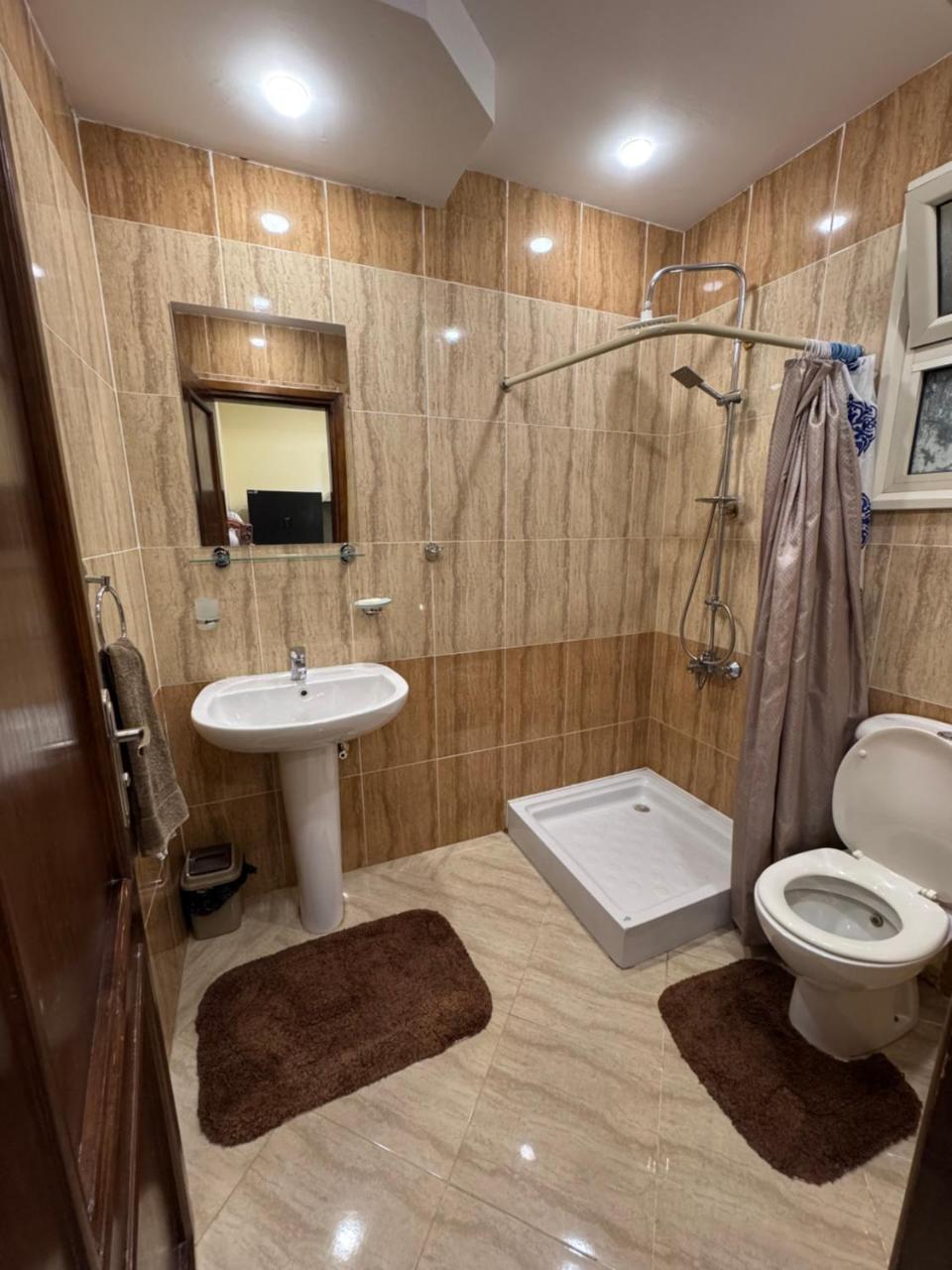 Studio (Adults Only)