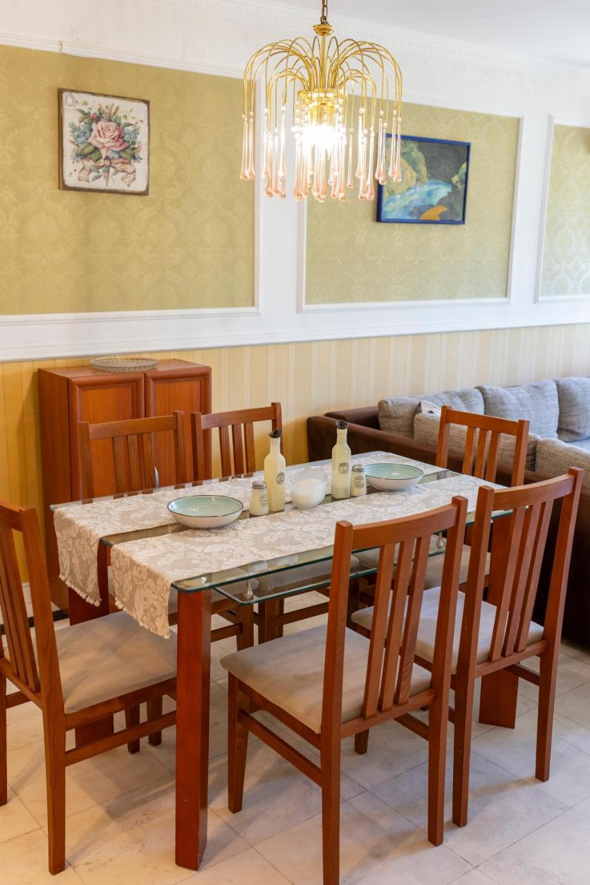 Megy's 3 Bedroom Central Apartment Near Ndk