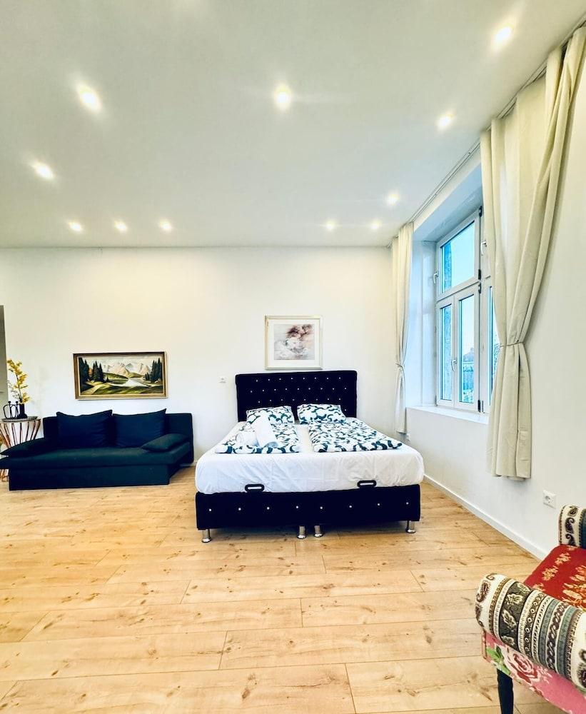 Comfortable 3br Stay Kaufpark Area