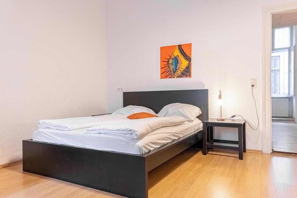 Cozy 2br Apt With Great Connectivity