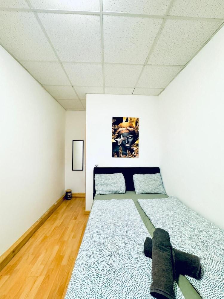 Cityside Two Bedroom Apt Budget Stay