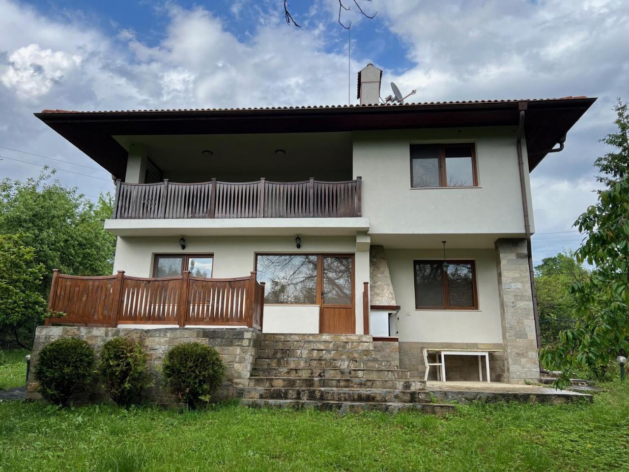 The Old Walnut House