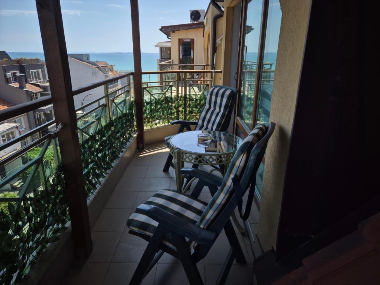 Gnezdo Apartment Sarafovo