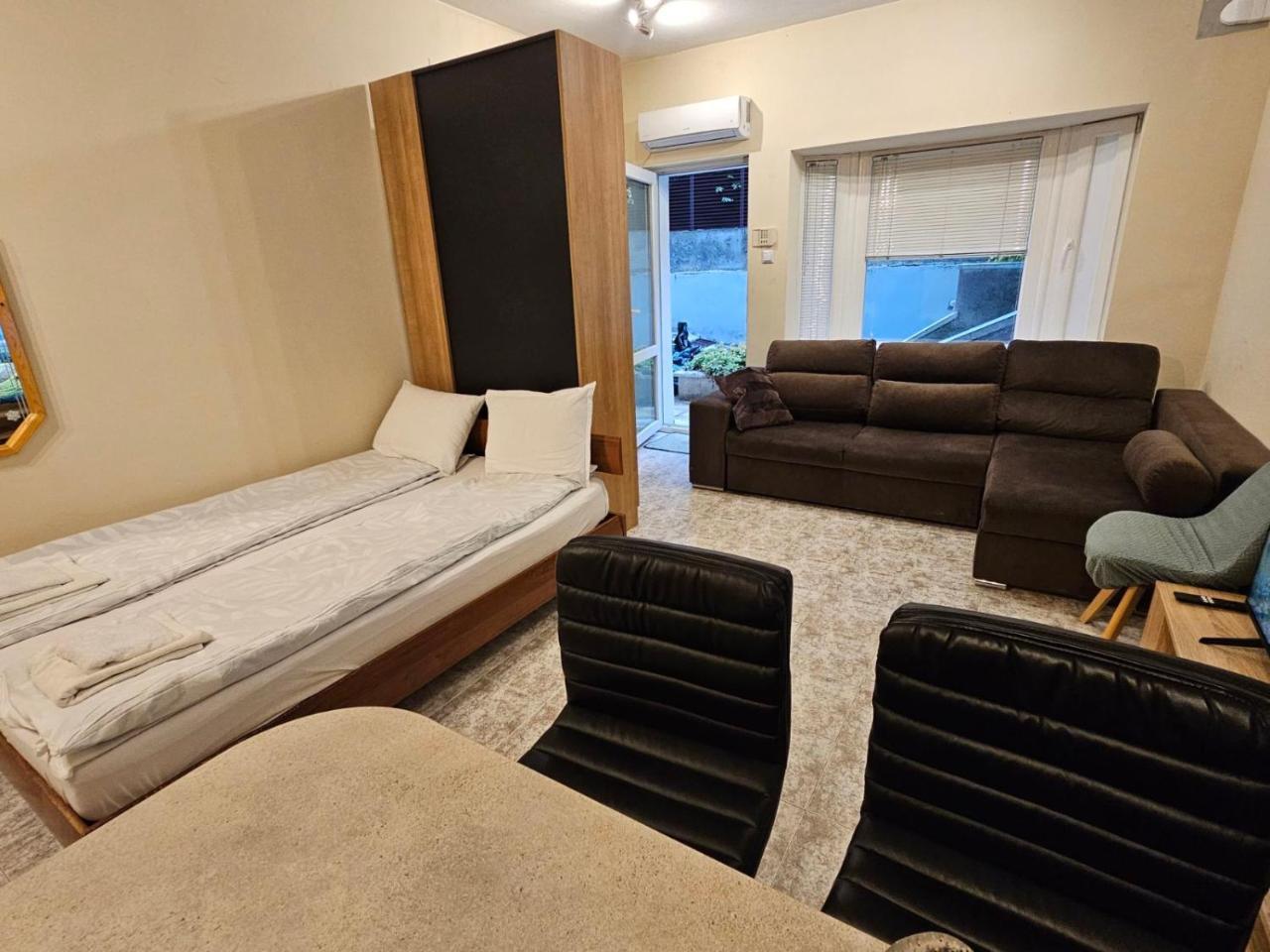 Bright & Cozy Studio With Garage Near The Center