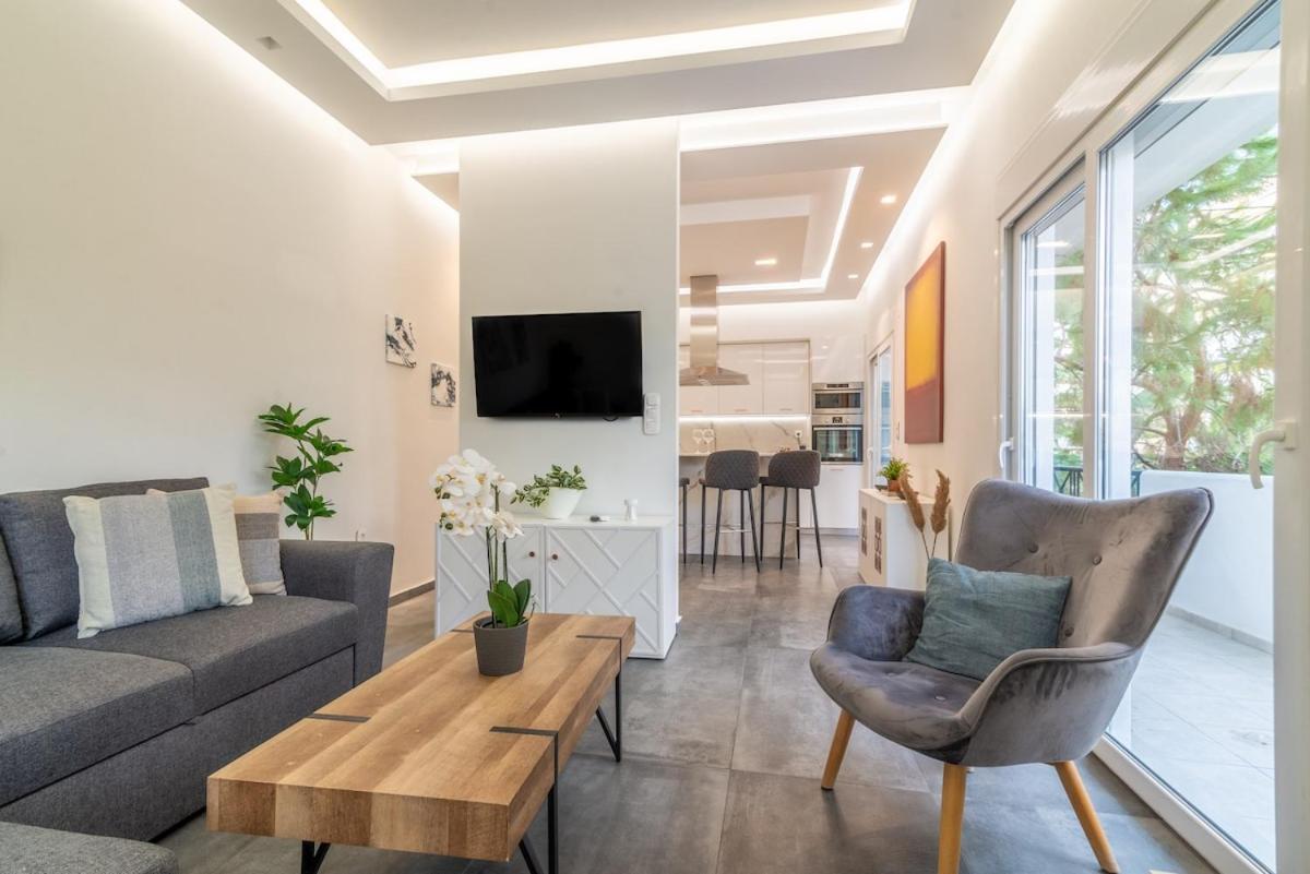 Misty Grey Apartment Near City Centre