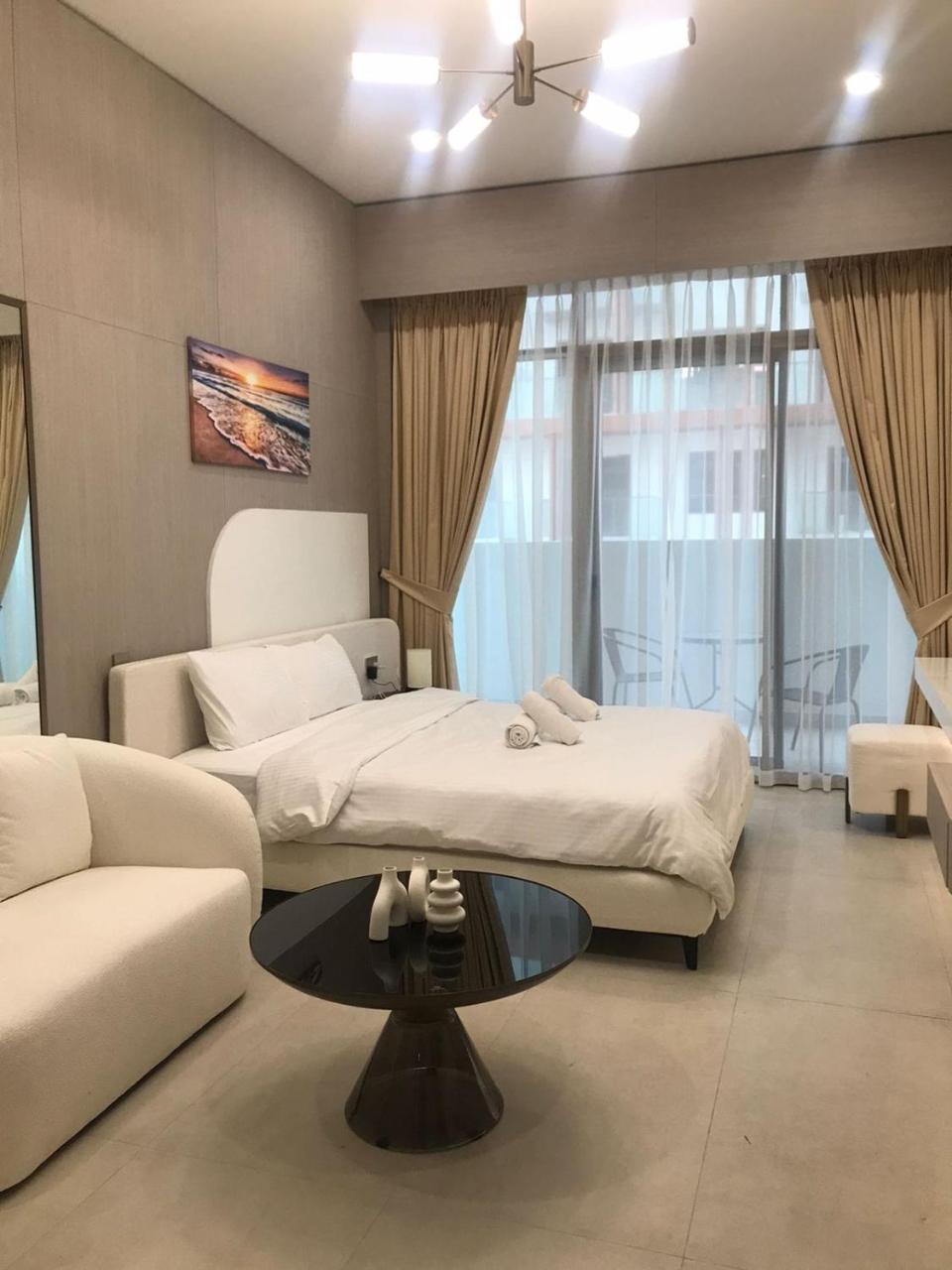 Luxury Furnished Studio with Alexa Automation Jvc (Adults Only)