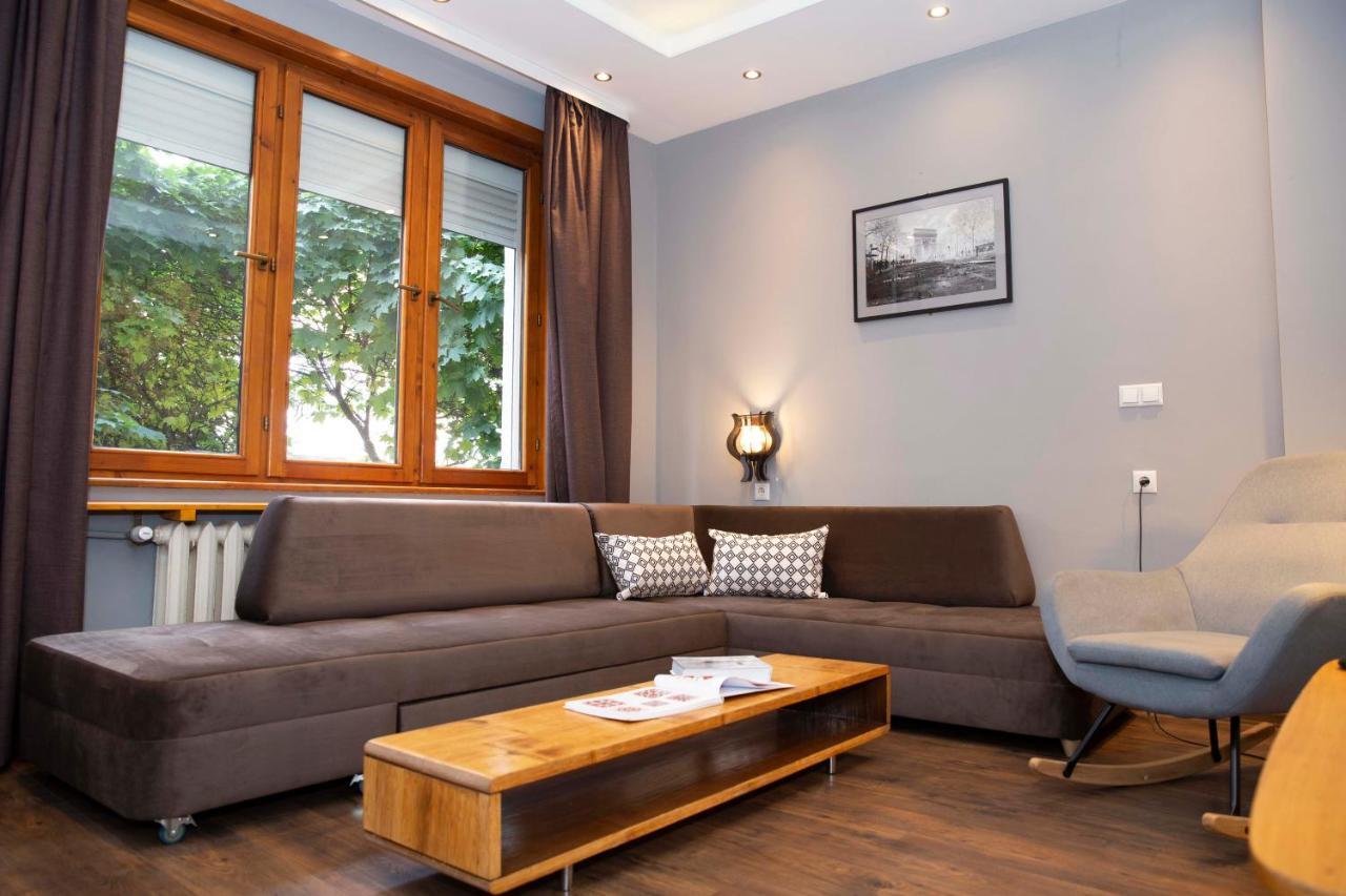 Central Sofia 3-bedroom Apartment Urban Art Gallery Free Parking!