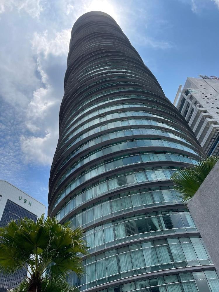 Vortex Suites Walkway To Klcc