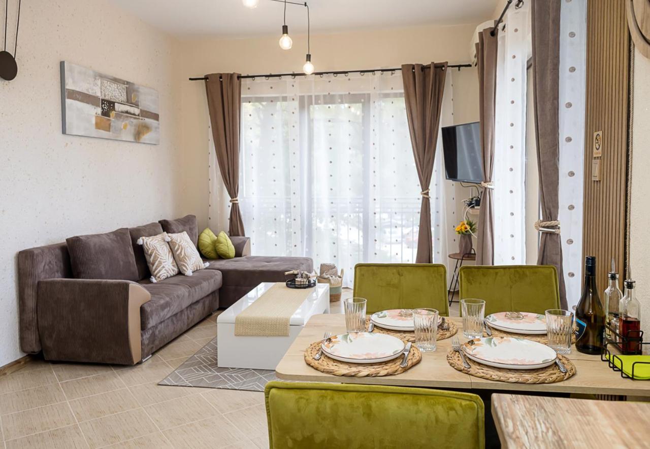 Stylish Flat With Free Pool Access, Bendita Mare by Flat Manager