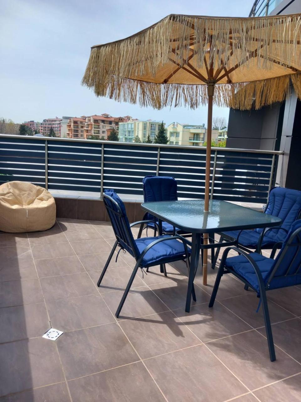 Silvi Syni Biich Plaza