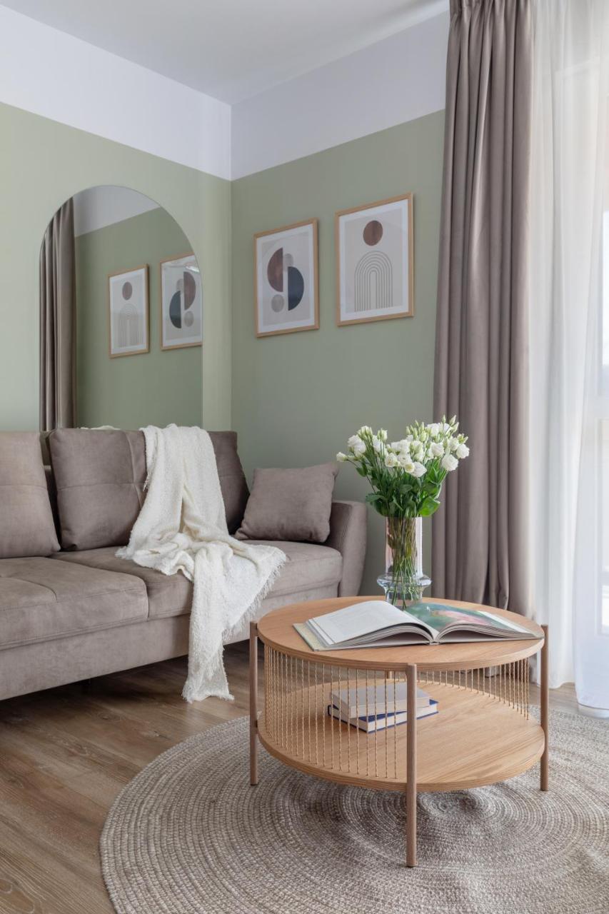 Dream Garden Apartment With Free Parking