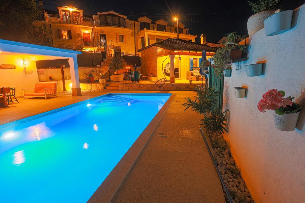 Villa Marela With Heated Swimming Pool