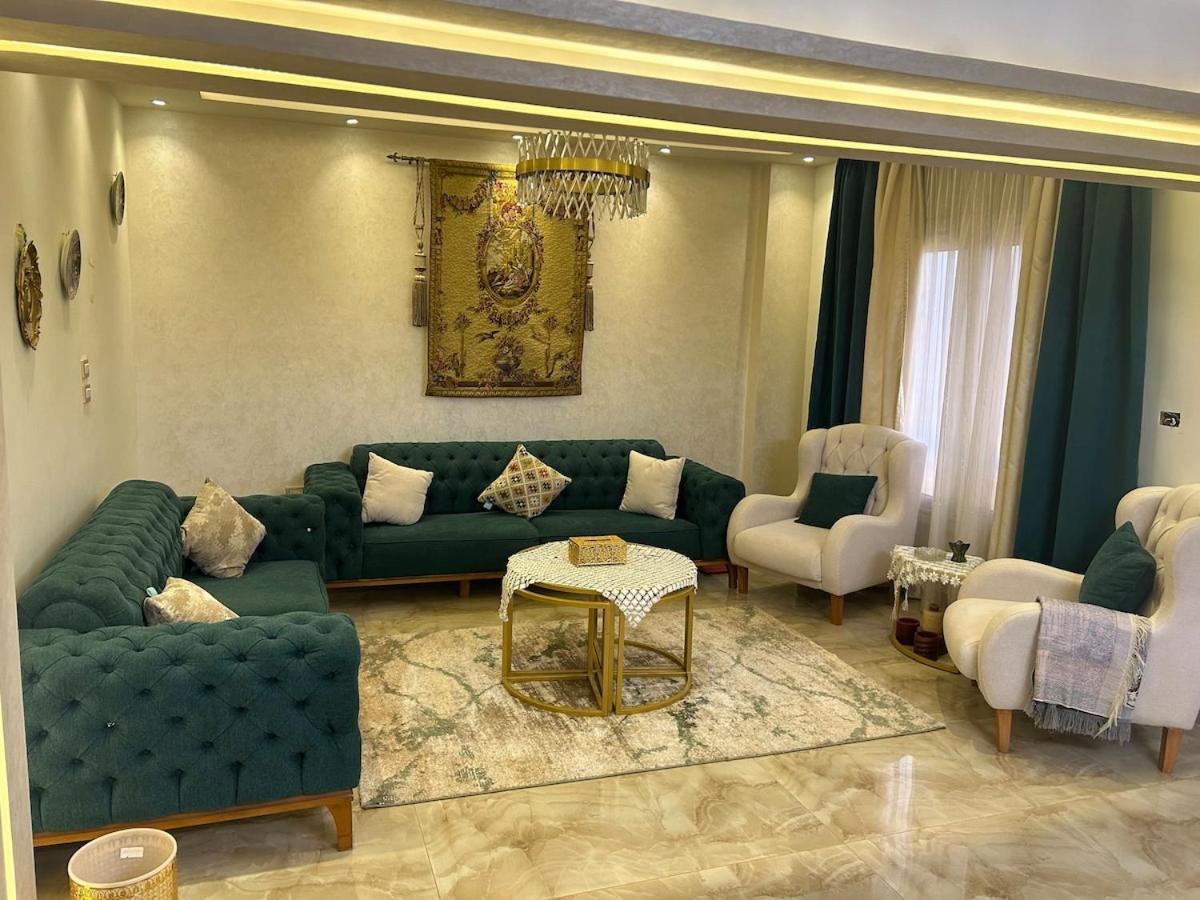 Apartment in Sheikh Zayed City