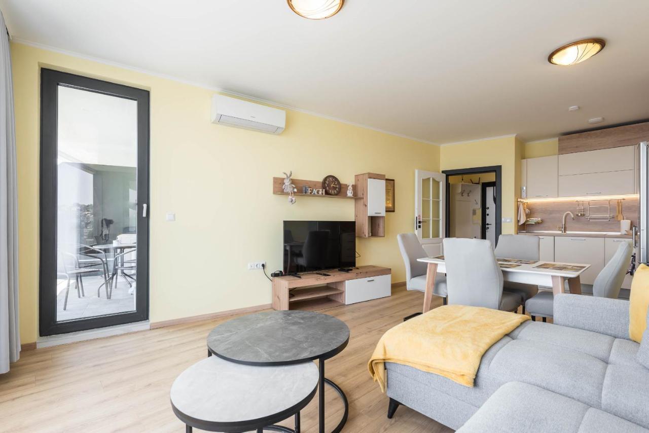 Cozy Sea View Apartment Varna & Parking