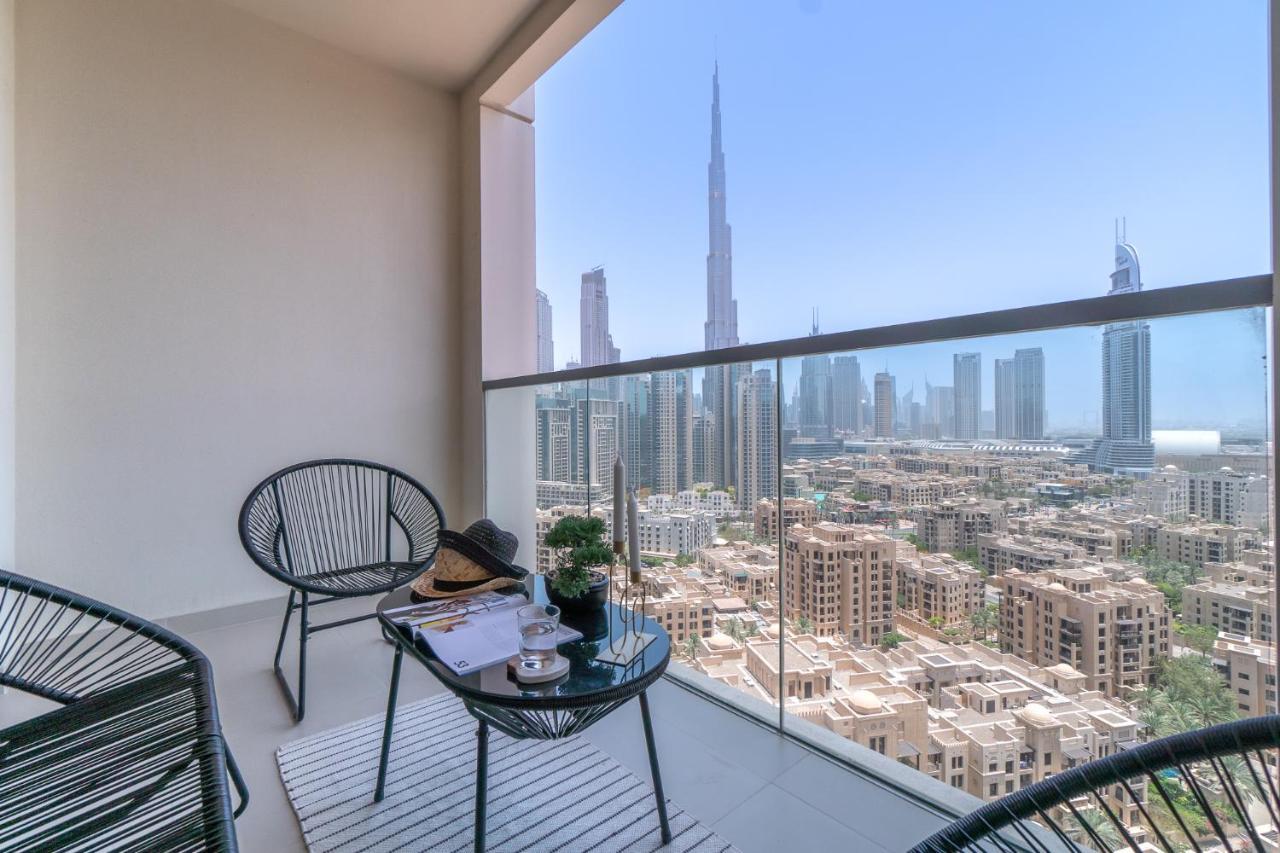 Vogue Vacation Homes, Downtown Bellevue Towers Near Burj Khalifa And Dubai Mall, Two Bedroom Apartment with Balcony And Burj Khalifa View, Full Access To All Amenities