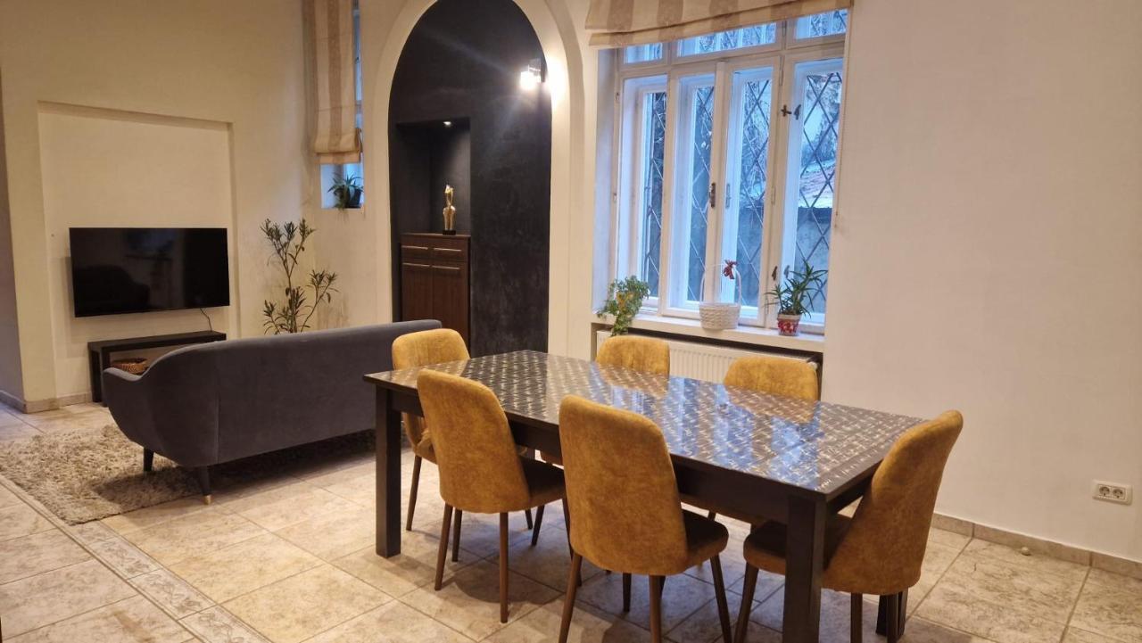 Sirul Livezii Central Flat