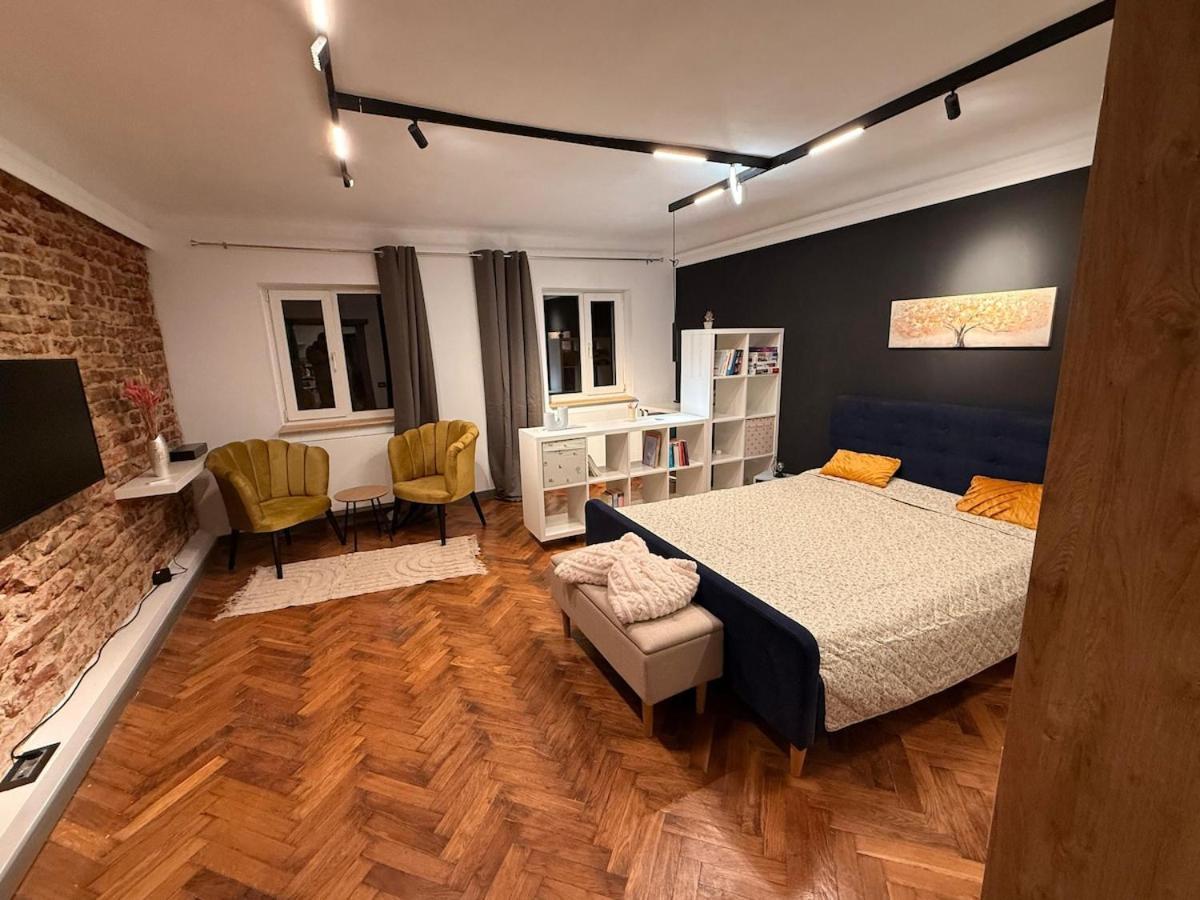 Jupiter Apartment