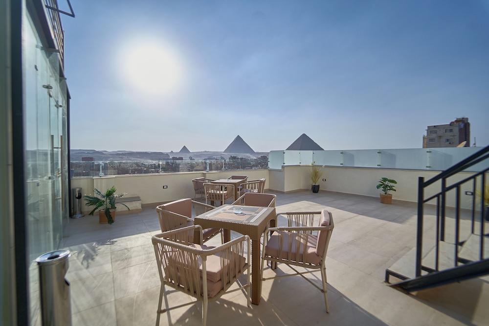 Merak Pyramids View Hotel