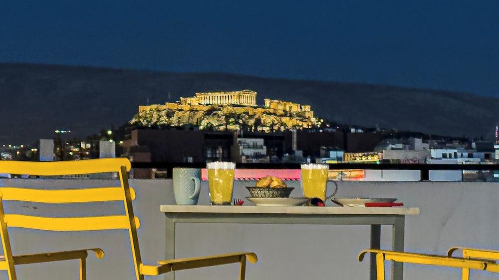 Acropolis Magical View Suite, Metro Kerameikos