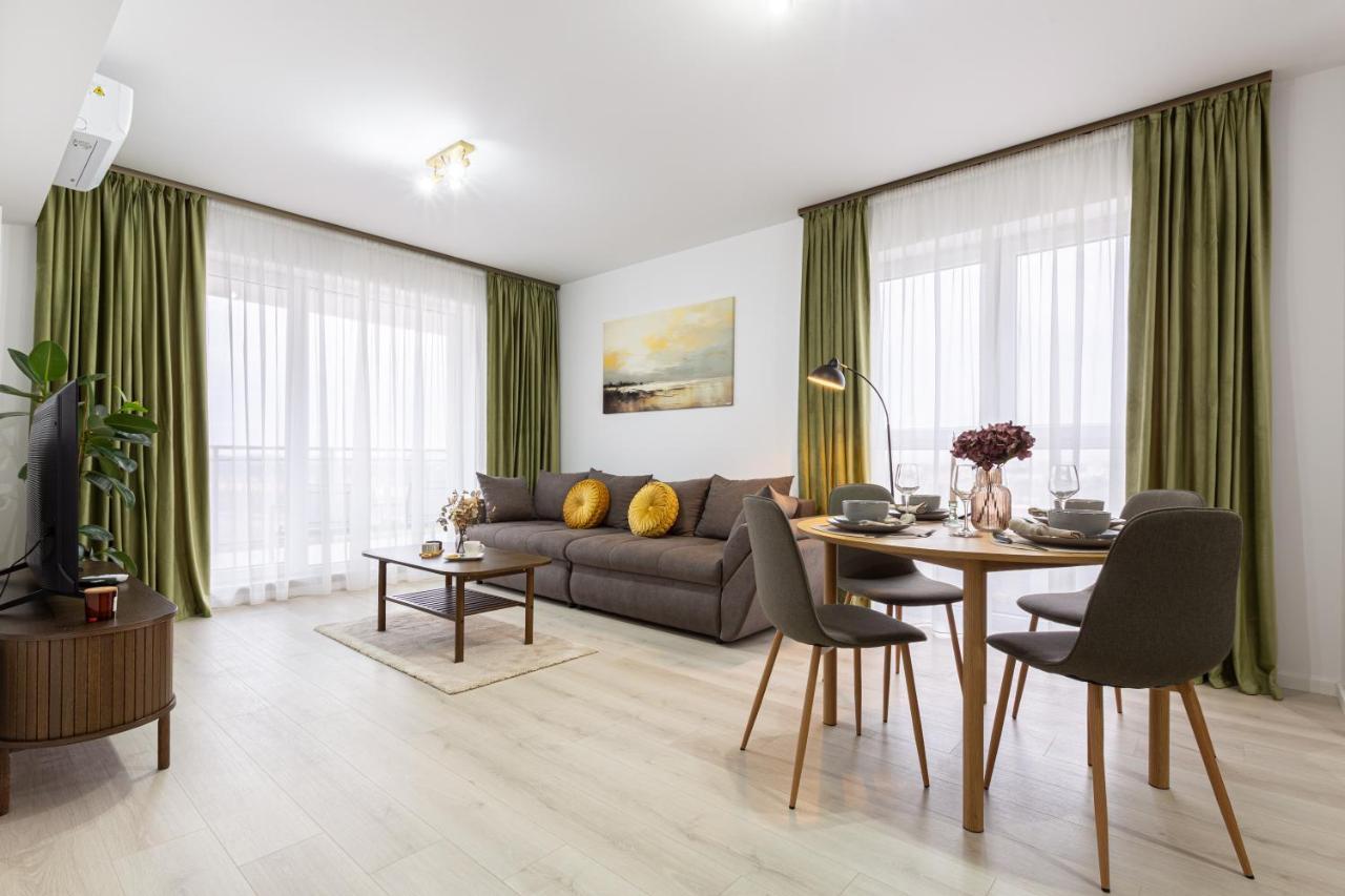 Green Forest Apart Hotel Deluxe Apartment With Balcony & Free Parking, Near Amazonia