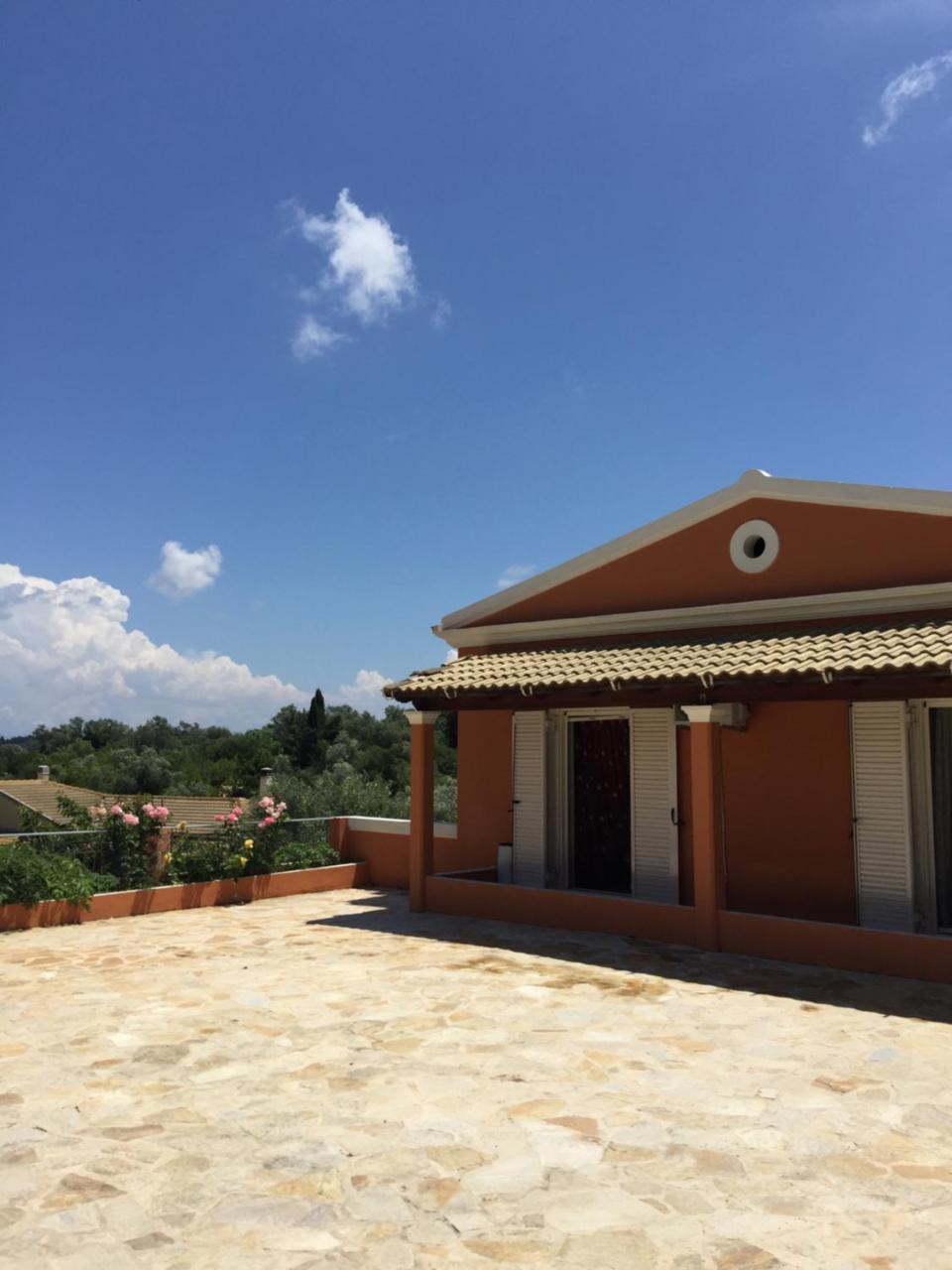 Eleana's Apartments